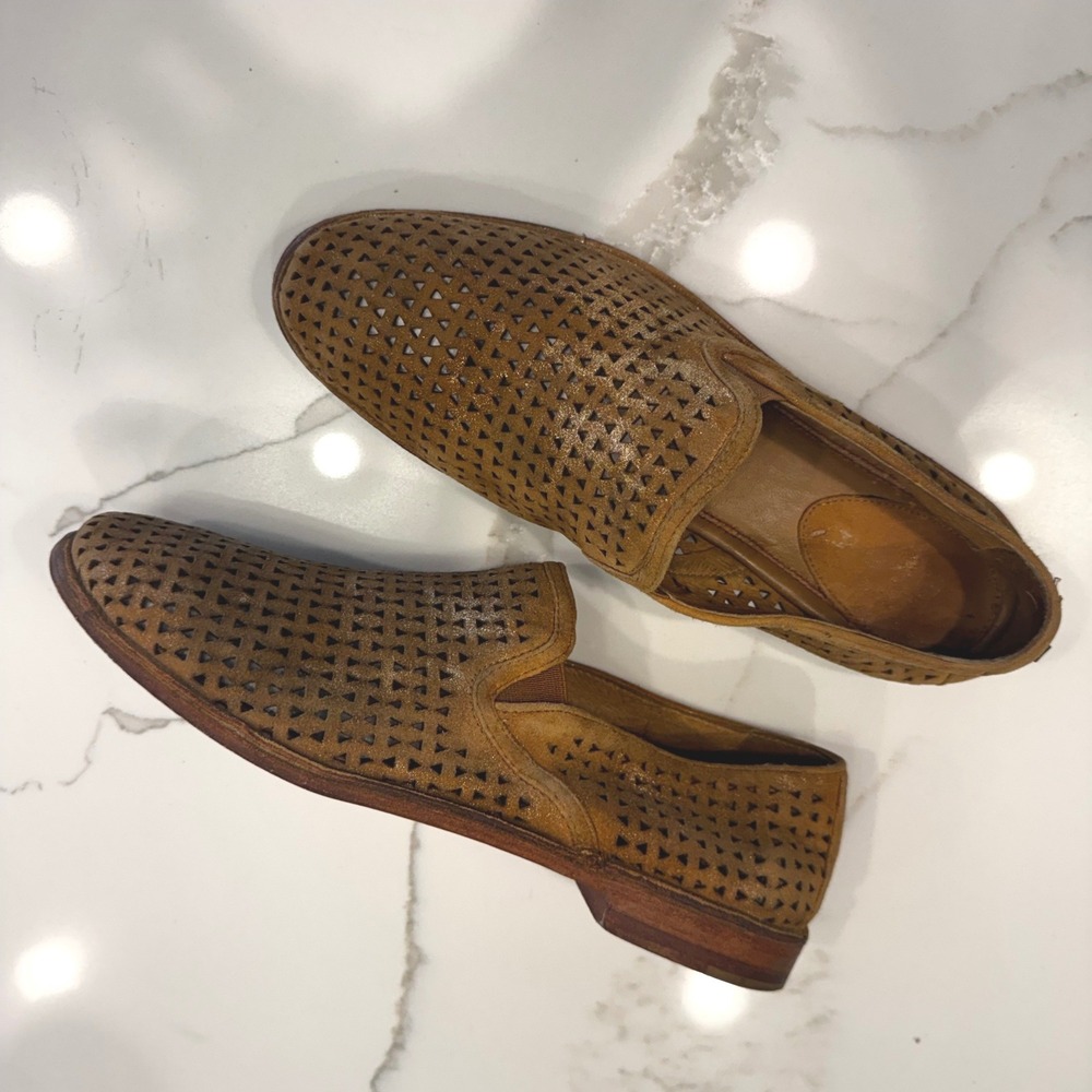 HS Trask Women 10 M Tan Suede Perforated Loafers Slip On Shoes Preppy Classic